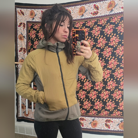 Mountain Hardware Kor Strata Climbing hooded jacket - Picture 2 of 9